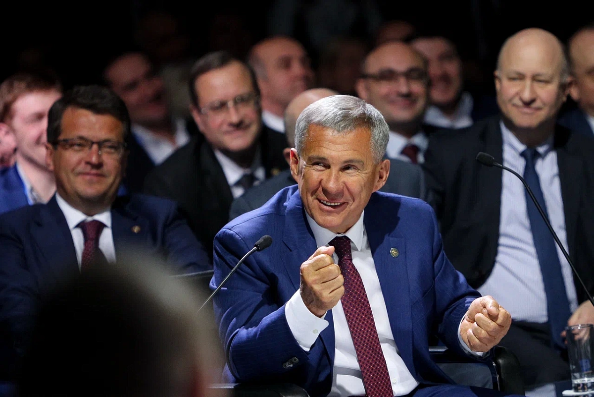 Политик, автогонщик, земляк: 20 ярких фотографий Рустама Минниханова